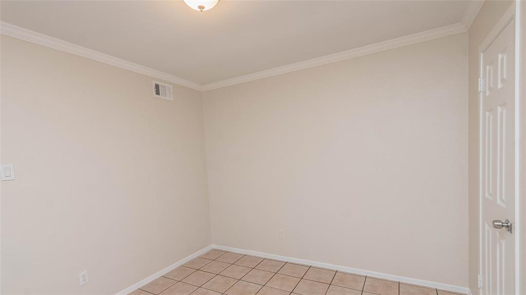 TRI-COUNTRY EST 1ST FIL ADDN BLOCK 8 LOT 8 - Residential