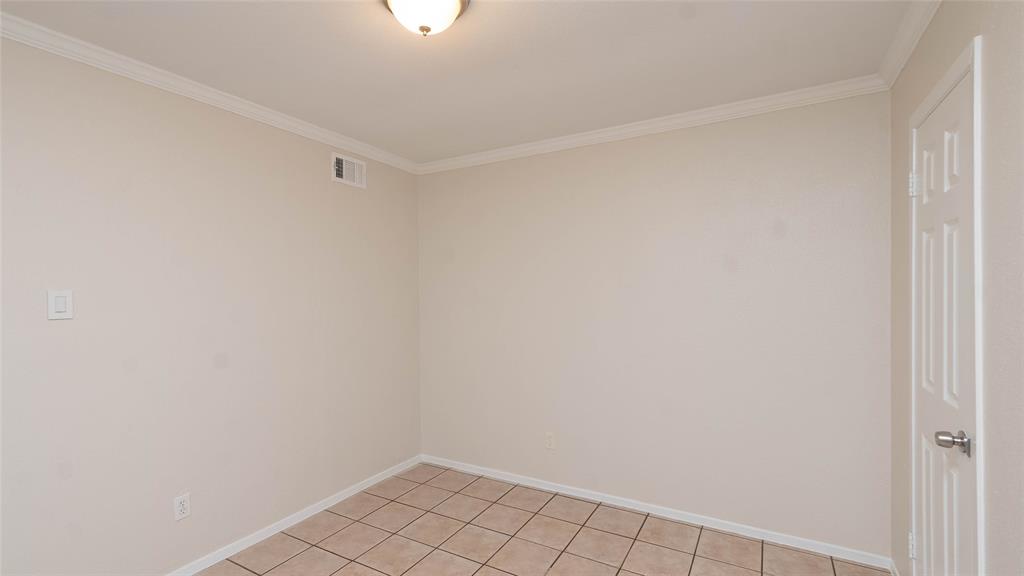TRI-COUNTRY EST 1ST FIL ADDN BLOCK 8 LOT 8 - Residential