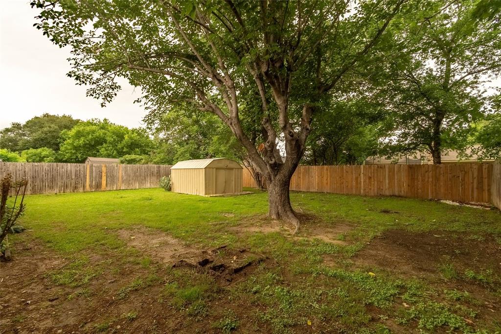 TRI-COUNTRY EST 1ST FIL ADDN BLOCK 8 LOT 8 - Residential
