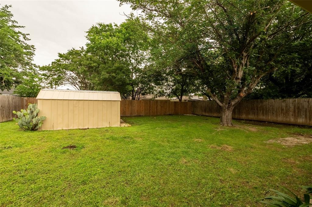 TRI-COUNTRY EST 1ST FIL ADDN BLOCK 8 LOT 8 - Residential