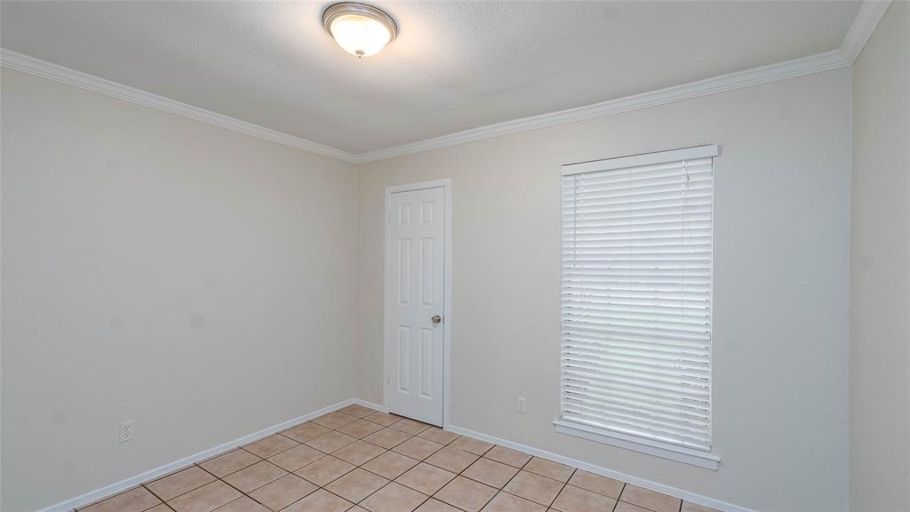 TRI-COUNTRY EST 1ST FIL ADDN BLOCK 8 LOT 8 - Residential