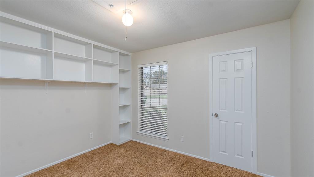 TRI-COUNTRY EST 1ST FIL ADDN BLOCK 8 LOT 8 - Residential