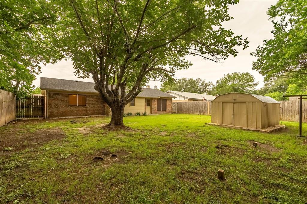 TRI-COUNTRY EST 1ST FIL ADDN BLOCK 8 LOT 8 - Residential