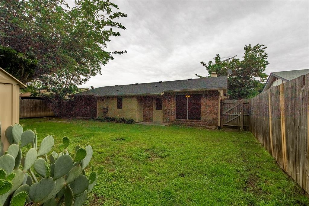 TRI-COUNTRY EST 1ST FIL ADDN BLOCK 8 LOT 8 - Residential