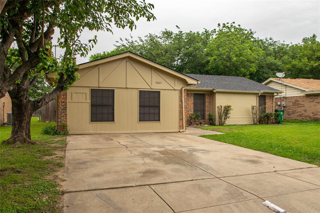 TRI-COUNTRY EST 1ST FIL ADDN BLOCK 8 LOT 8 - Residential