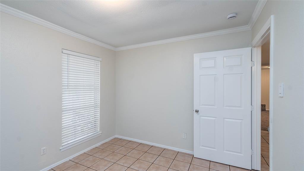 TRI-COUNTRY EST 1ST FIL ADDN BLOCK 8 LOT 8 - Residential