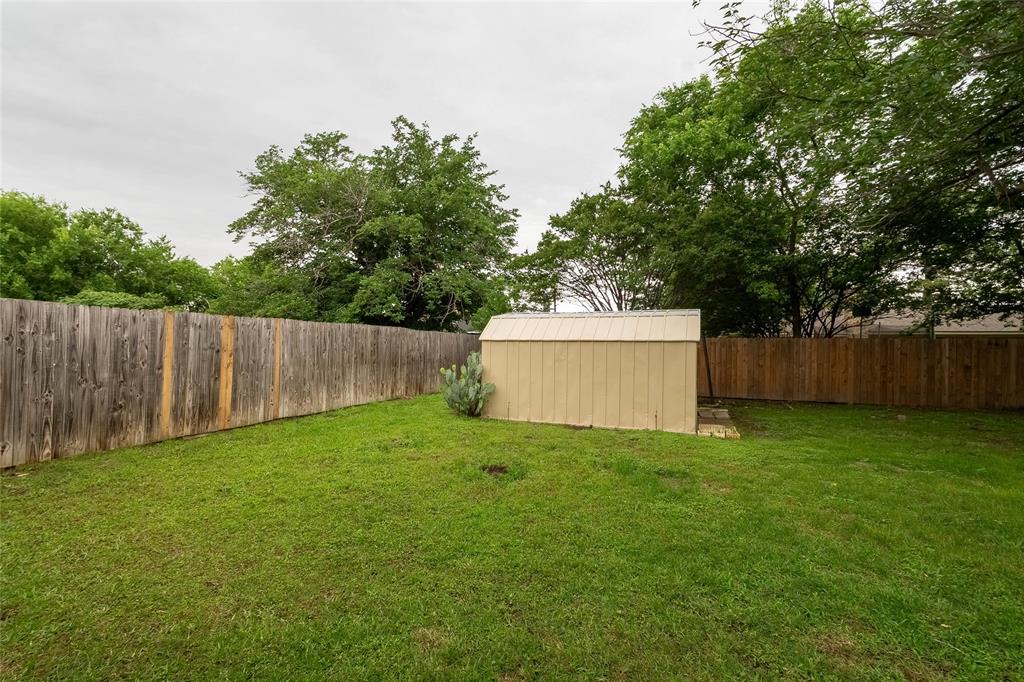 TRI-COUNTRY EST 1ST FIL ADDN BLOCK 8 LOT 8 - Residential