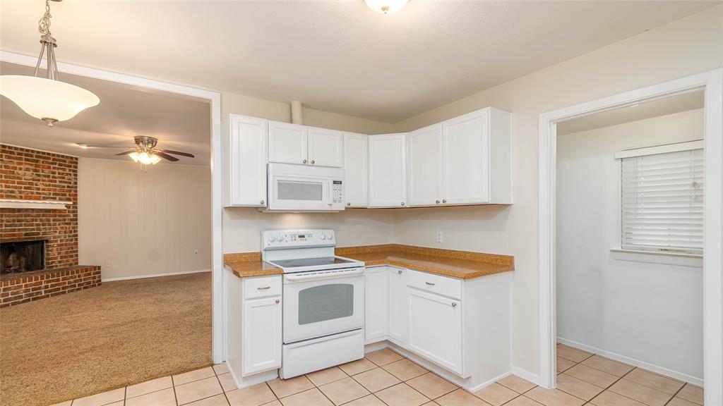 TRI-COUNTRY EST 1ST FIL ADDN BLOCK 8 LOT 8 - Residential