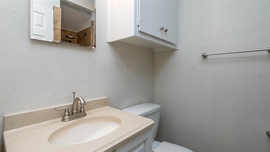 TRI-COUNTRY EST 1ST FIL ADDN BLOCK 8 LOT 8 - Residential