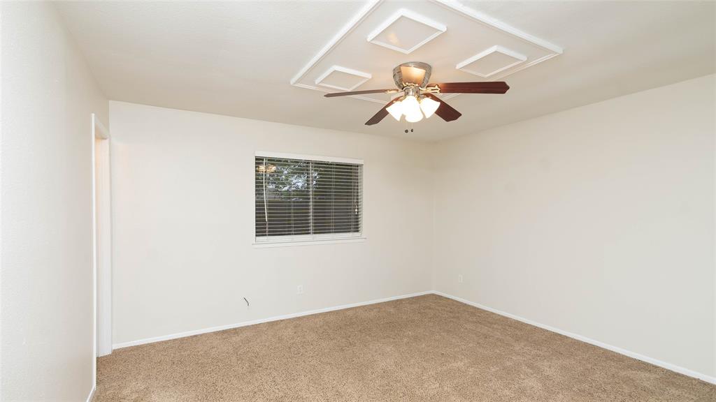 TRI-COUNTRY EST 1ST FIL ADDN BLOCK 8 LOT 8 - Residential