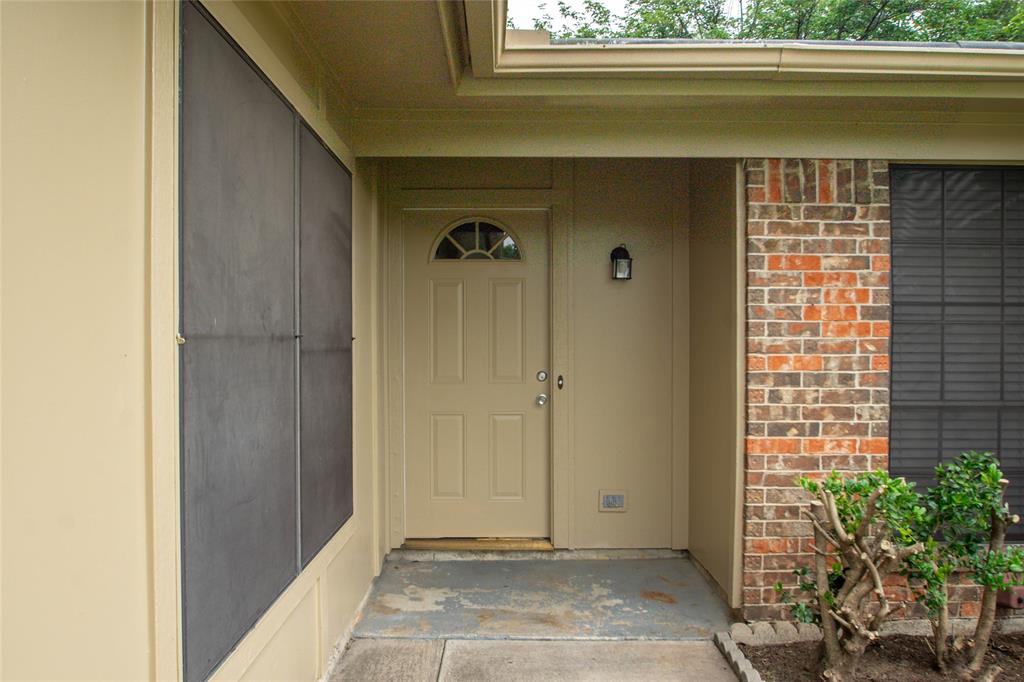 TRI-COUNTRY EST 1ST FIL ADDN BLOCK 8 LOT 8 - Residential