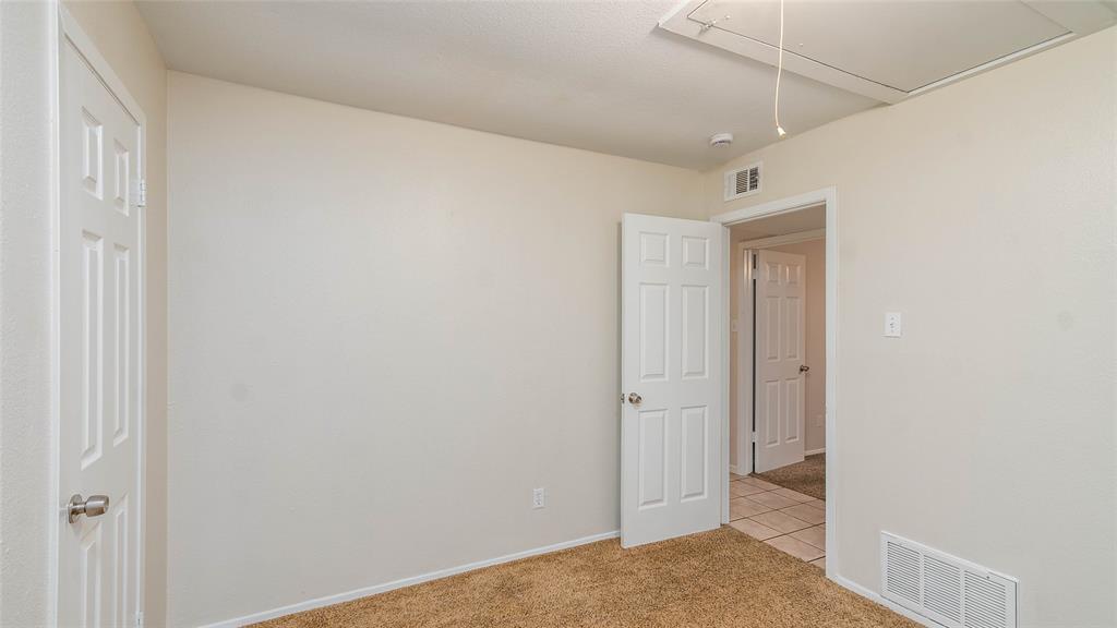 TRI-COUNTRY EST 1ST FIL ADDN BLOCK 8 LOT 8 - Residential