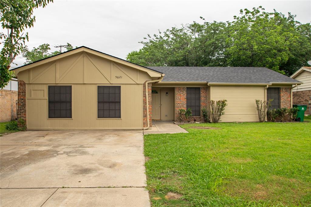 TRI-COUNTRY EST 1ST FIL ADDN BLOCK 8 LOT 8 - Residential