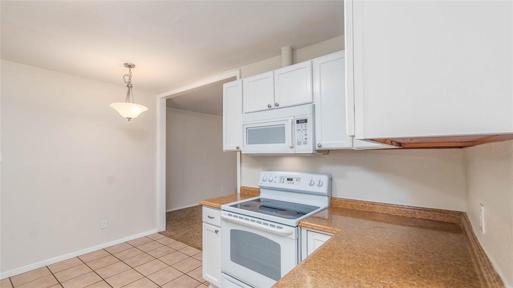 TRI-COUNTRY EST 1ST FIL ADDN BLOCK 8 LOT 8 - Residential