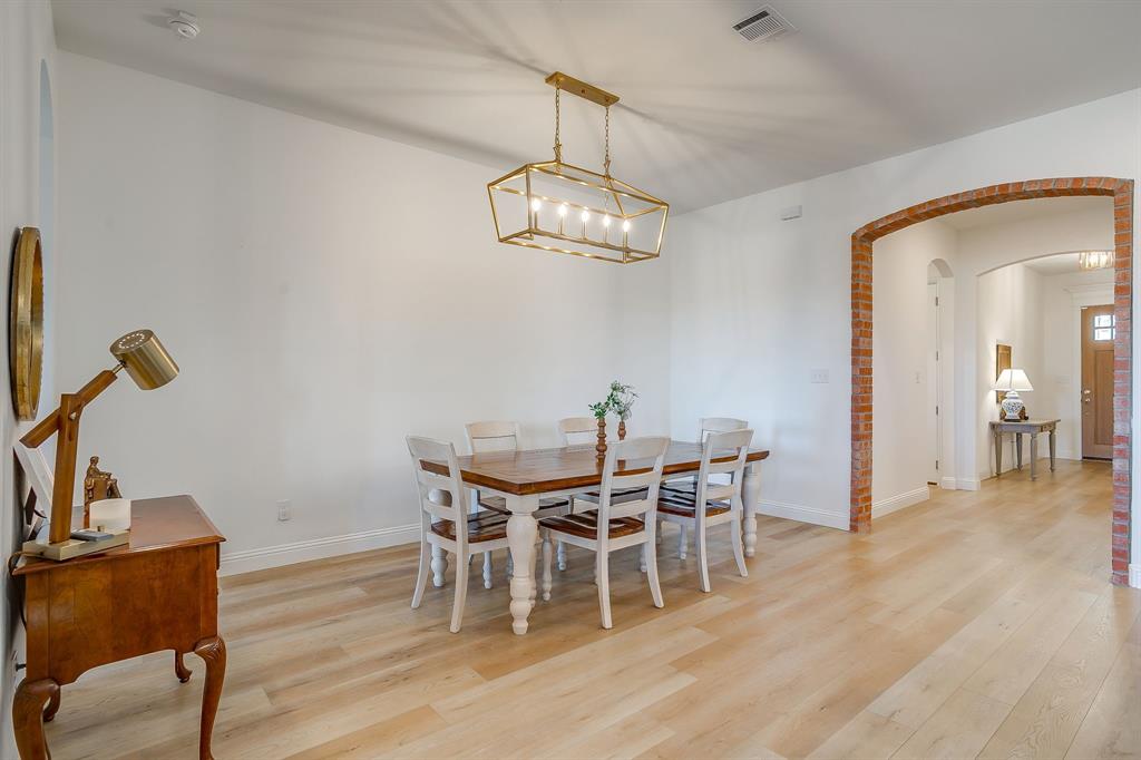 212 Observation Drive N