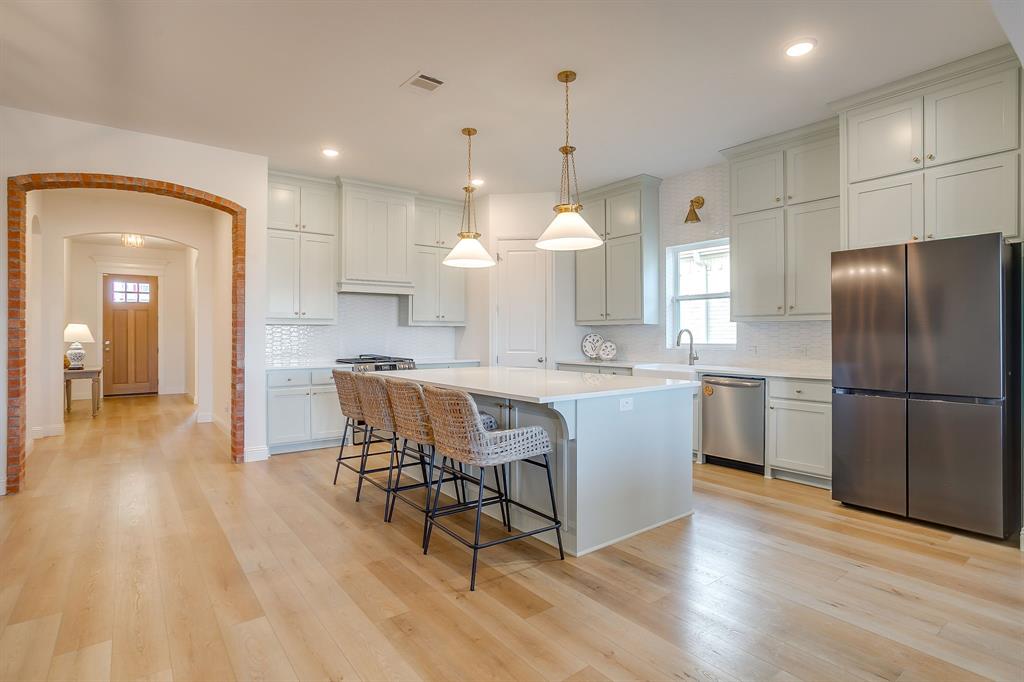 212 Observation Drive N