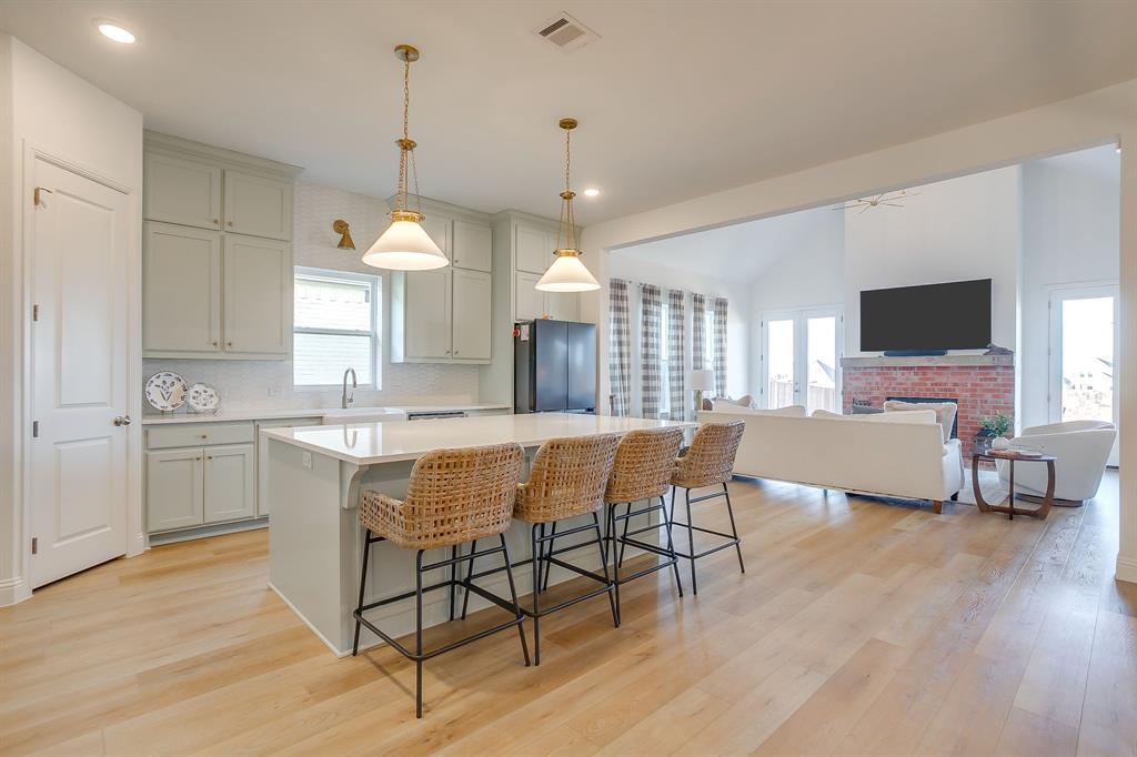 212 Observation Drive N