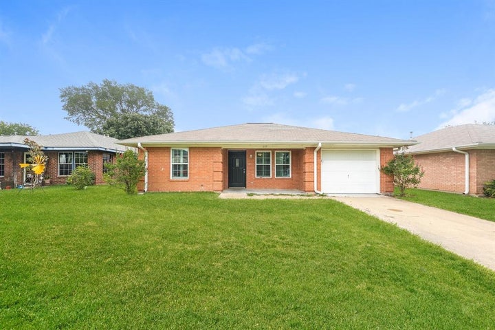 Photo 1 of 10 — 609 E Buffalo Street, Forney, TX 75126