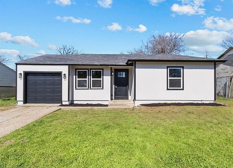 2413 Moresby Street Fort Worth TX 76105