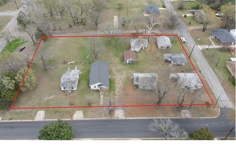 1138 Fitzhugh Paris TX 75460