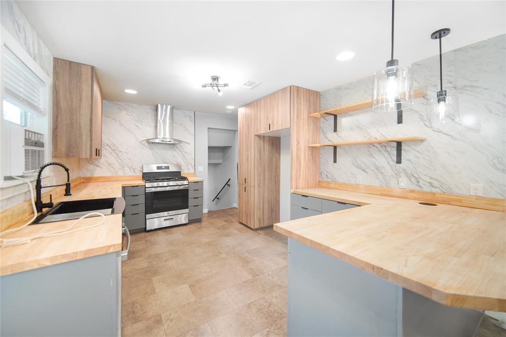 221 S 7th Street