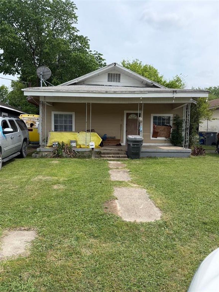 Investor Special - this property is in need of a full rehab. The property is being sold AS-IS.