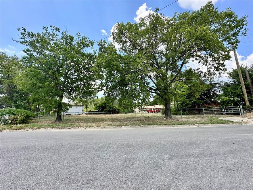 Prime location. The unimproved lot is suitable for residential or light commercial use. Ideal for multi-family or small business ventures. Convenient access to I-30. The property presents significant development potential due to its advantageous location and adaptable zoning options.