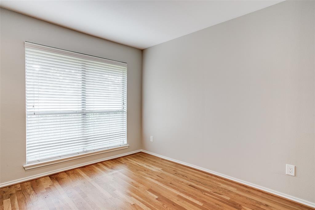 4616 W Lovers Lane