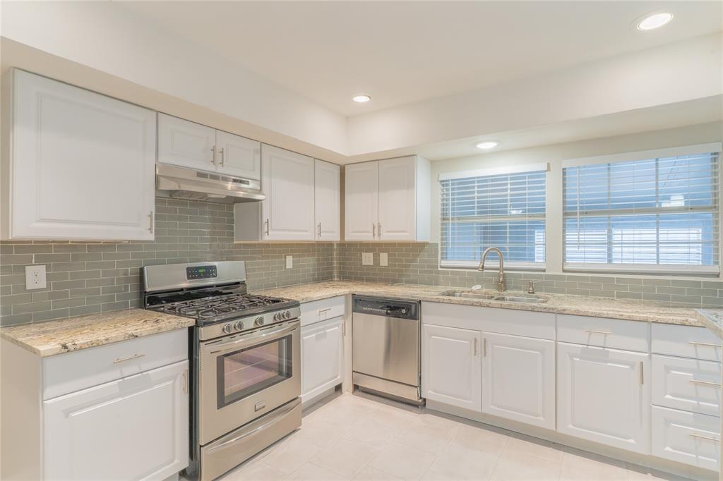 Oaks 04 - Residential Lease