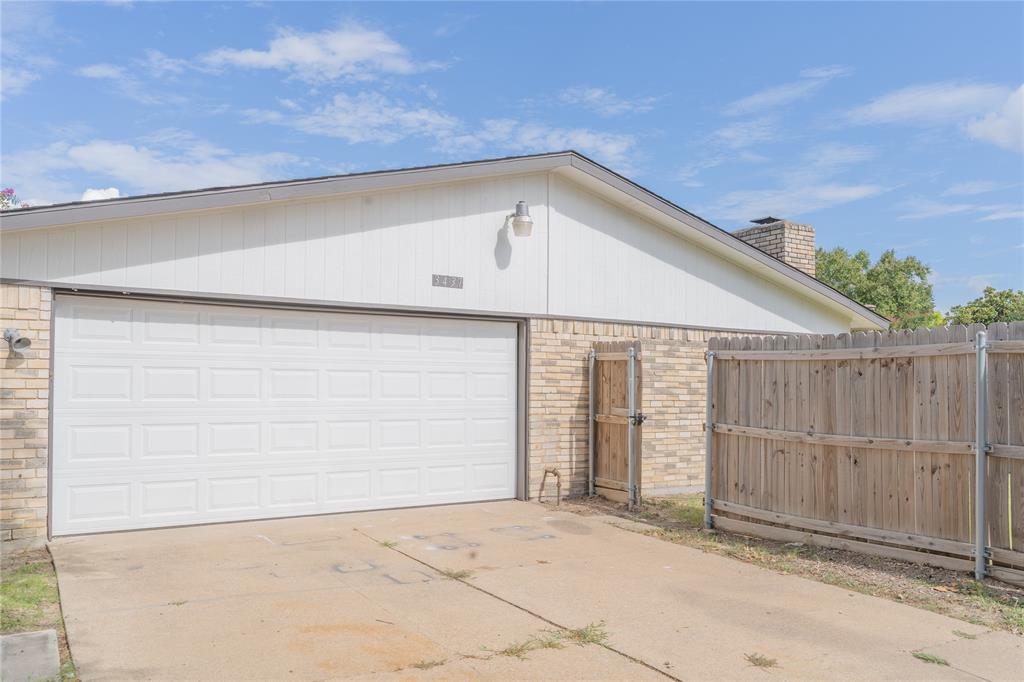 Oaks 04 - Residential Lease