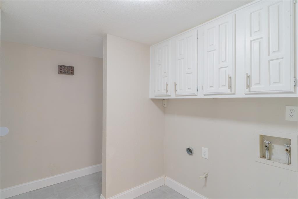 Oaks 04 - Residential Lease