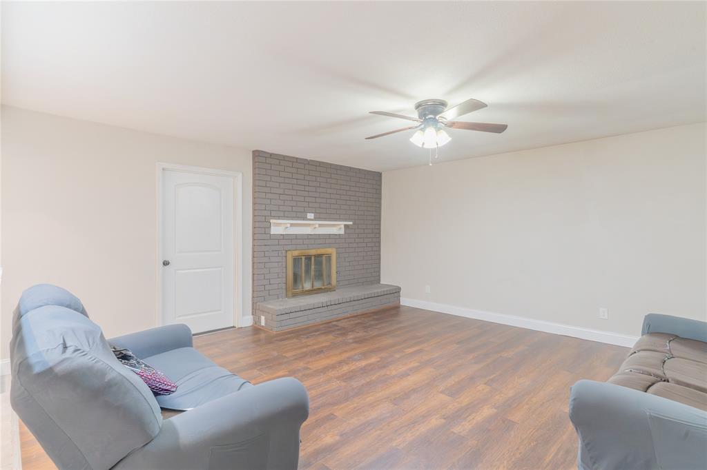 Oaks 04 - Residential Lease