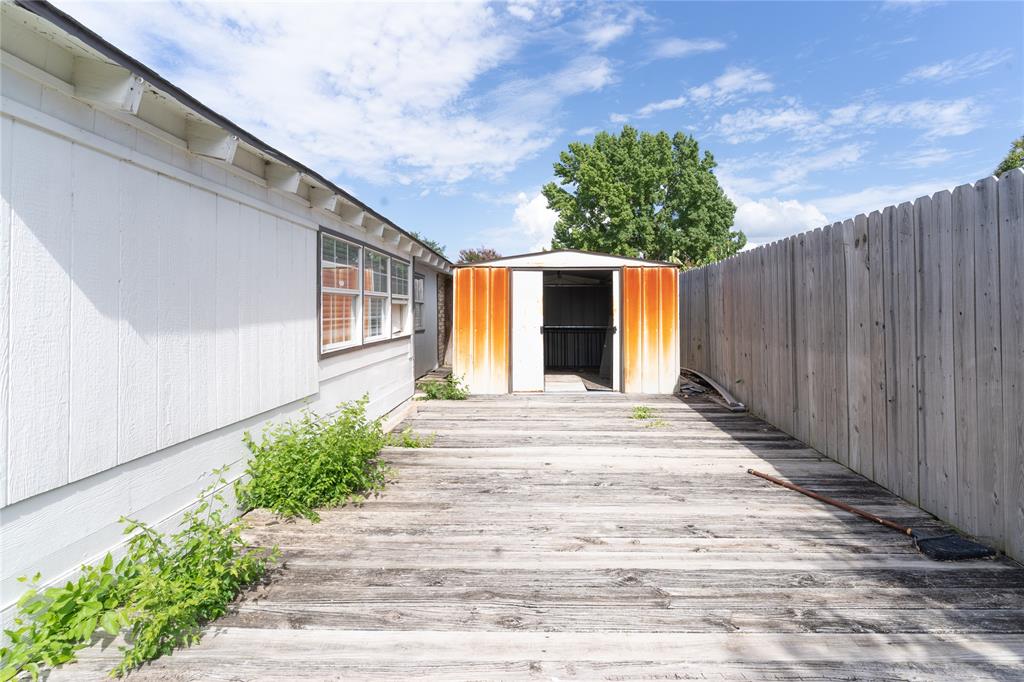 Oaks 04 - Residential Lease