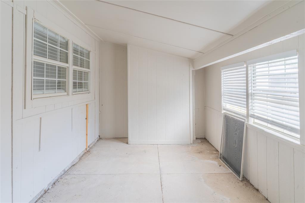 Oaks 04 - Residential Lease