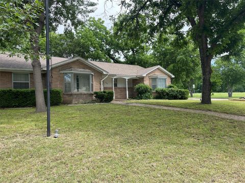 702 Austrian Road Grand Prairie TX 75050