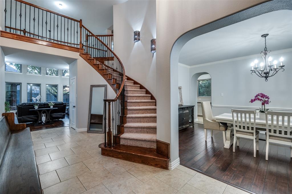 910 Forest Park Court