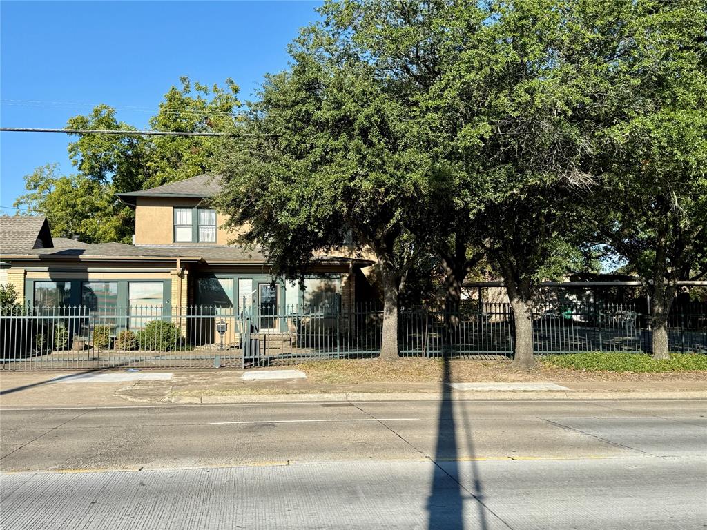 203 N Rockwall Avenue