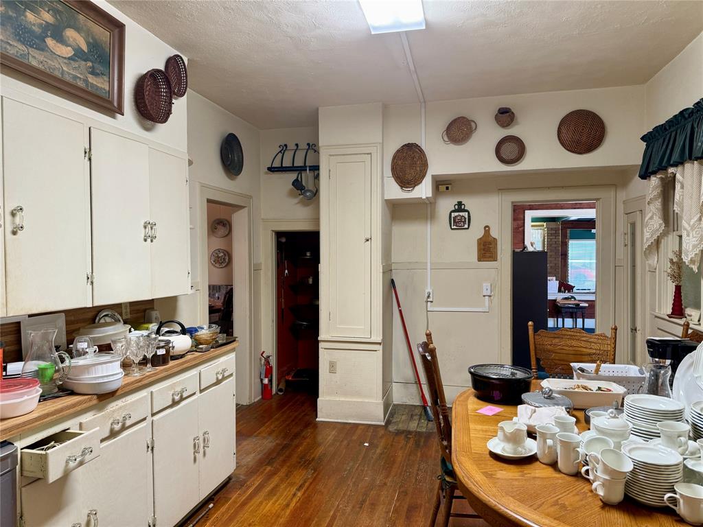 Western - Commercial Sale