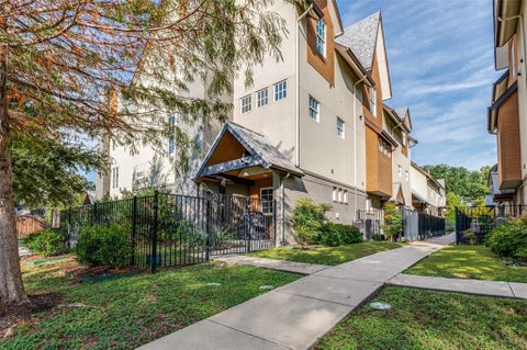 Photo of 5073 Gaston Avenue #402, Dallas, TX 75214 (MLS # 21420751)