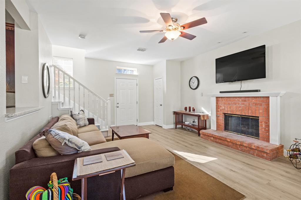 2716 Chatsworth Drive