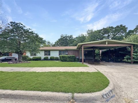 Photo of 4111 Vanette Lane, Dallas, TX 75216 (MLS # 21327184)
