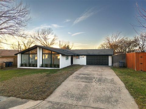 Photo of 1241 Stevens Ridge Drive, Dallas, TX 75211 (MLS # 21331579)