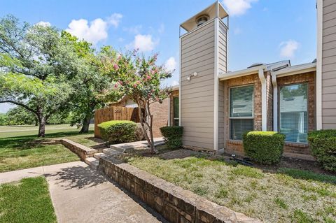 Photo of 2010 Cottage Oak Lane #2010, Colleyville, TX 76034 (MLS # 21329015)