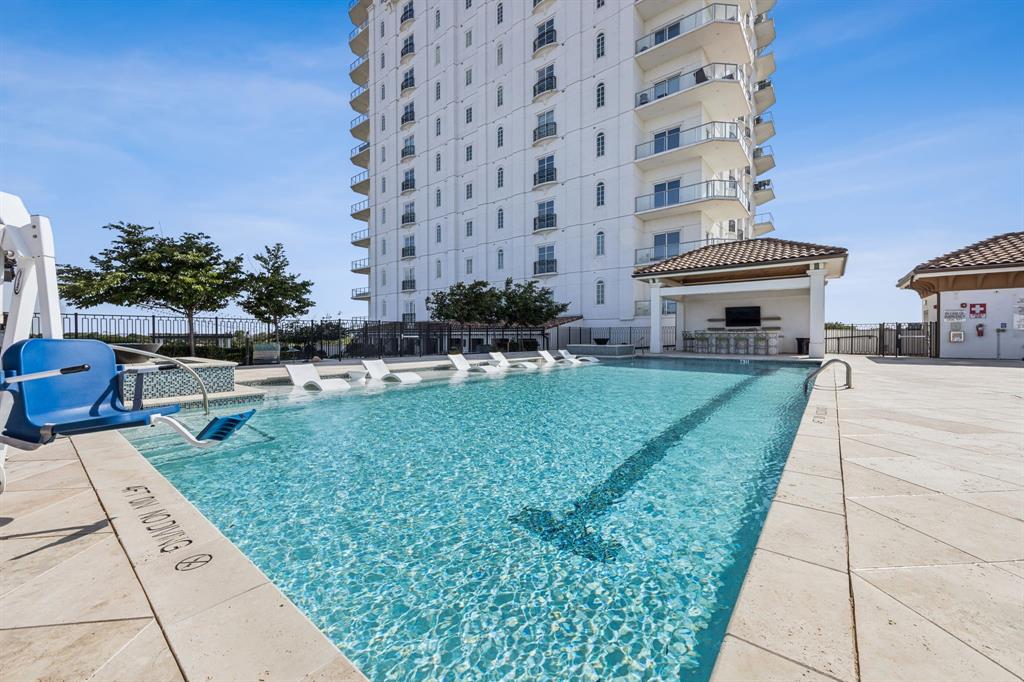 Lakeside Tower - Residential