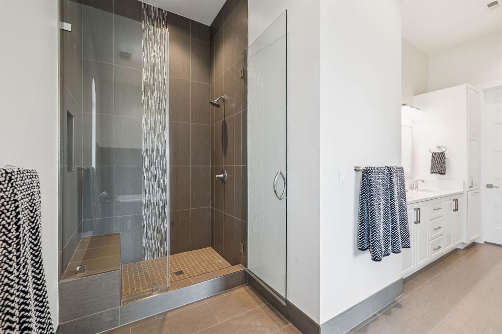 Lakeside Tower - Residential