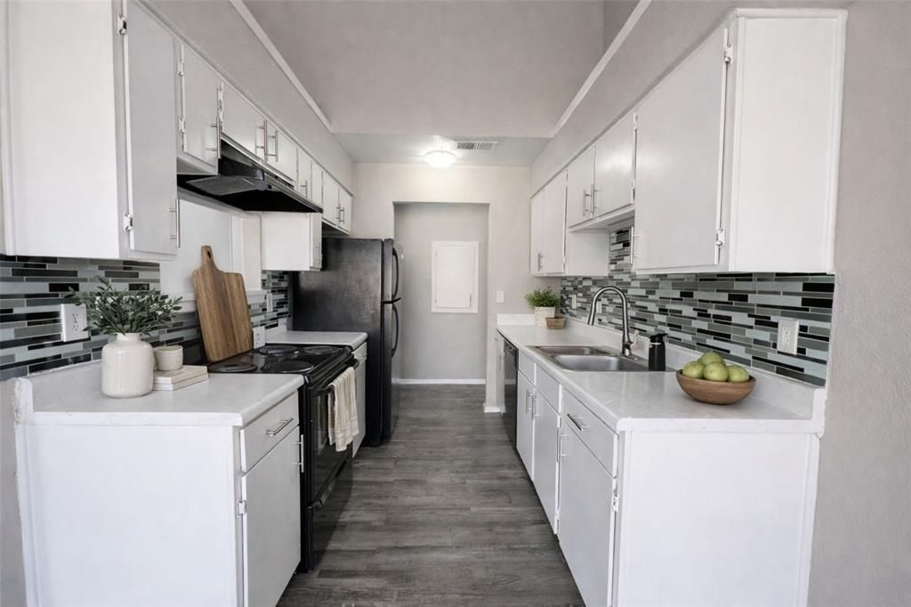 Photo of 1122 Millview Drive #2001, Arlington, TX 76012 (MLS # 21194367)