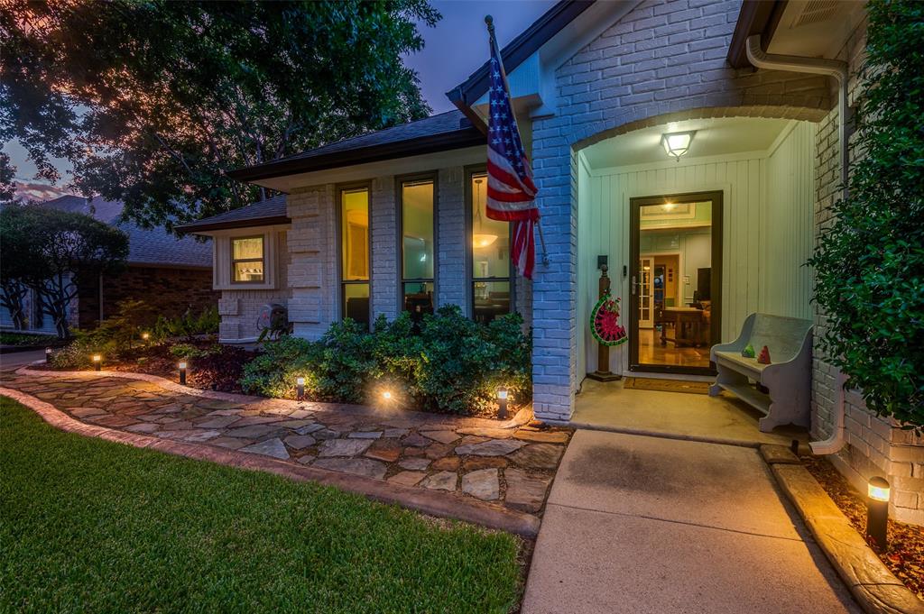 3235 Kenilworth Drive