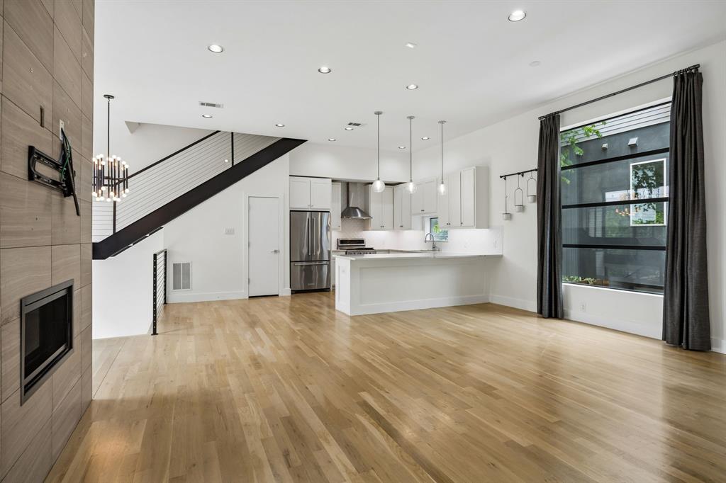 1851-1847 Summit Ave Condos - Residential