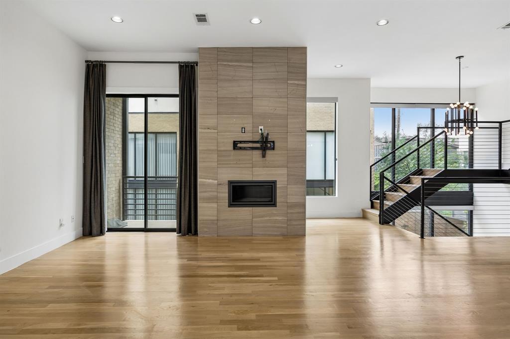 1851-1847 Summit Ave Condos - Residential