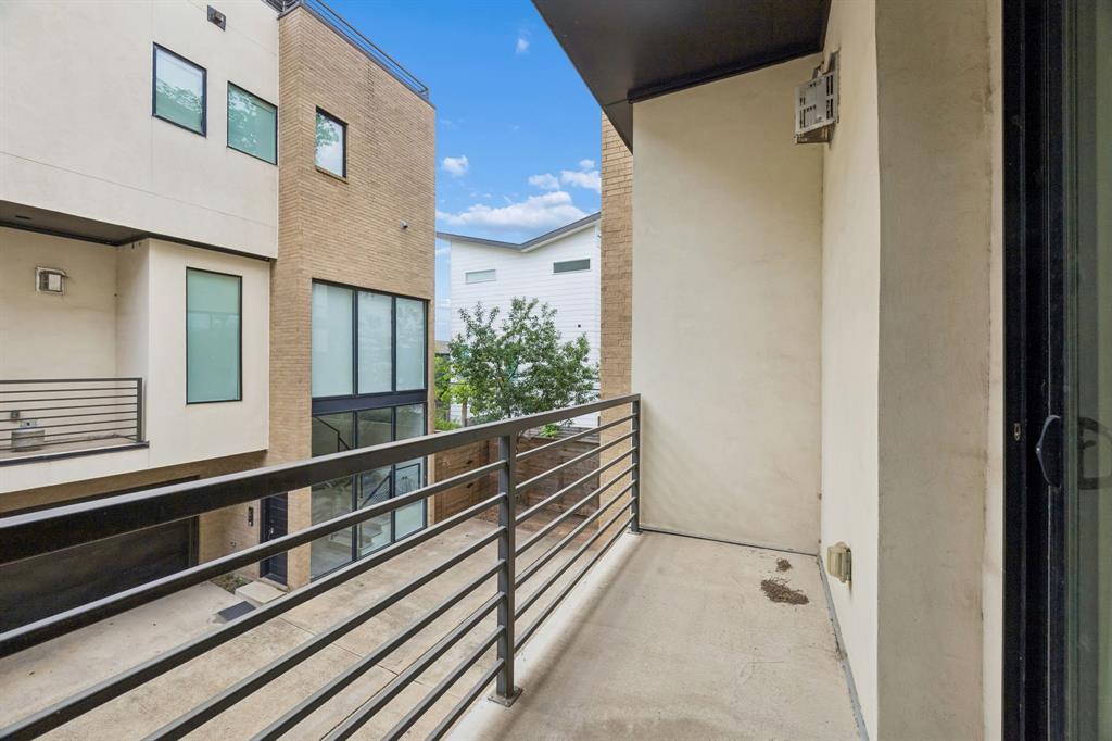 1851-1847 Summit Ave Condos - Residential